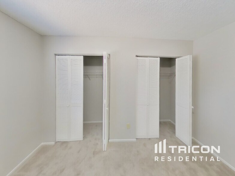 Building Photo - 5152 Laurelwood Ave