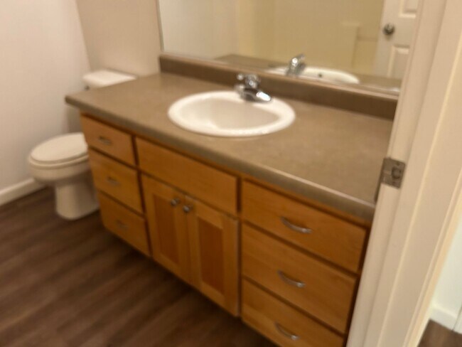 Building Photo - 582 Morgan Dr