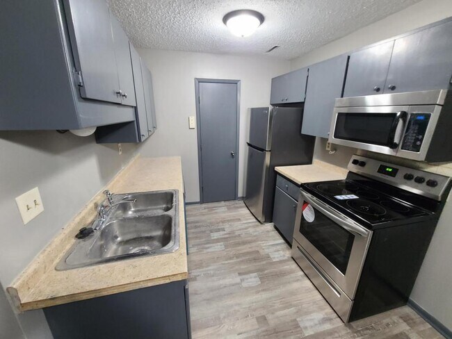 Building Photo - 1115 13th St