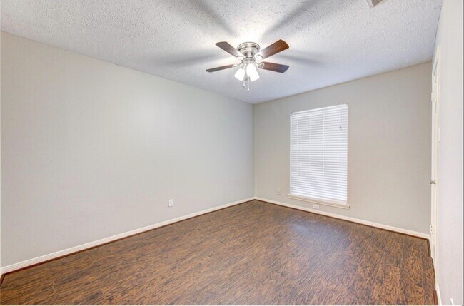 Building Photo - 3838 Fawn Creek Dr