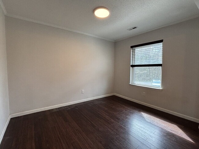 Building Photo - 117 Alma Dr