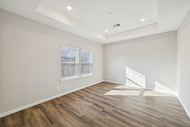 Building Photo - 8127 Esther Acres Ln