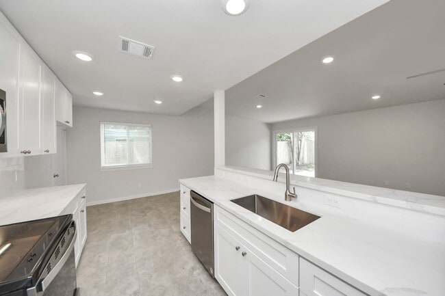 Building Photo - 6034 John Dreaper Dr