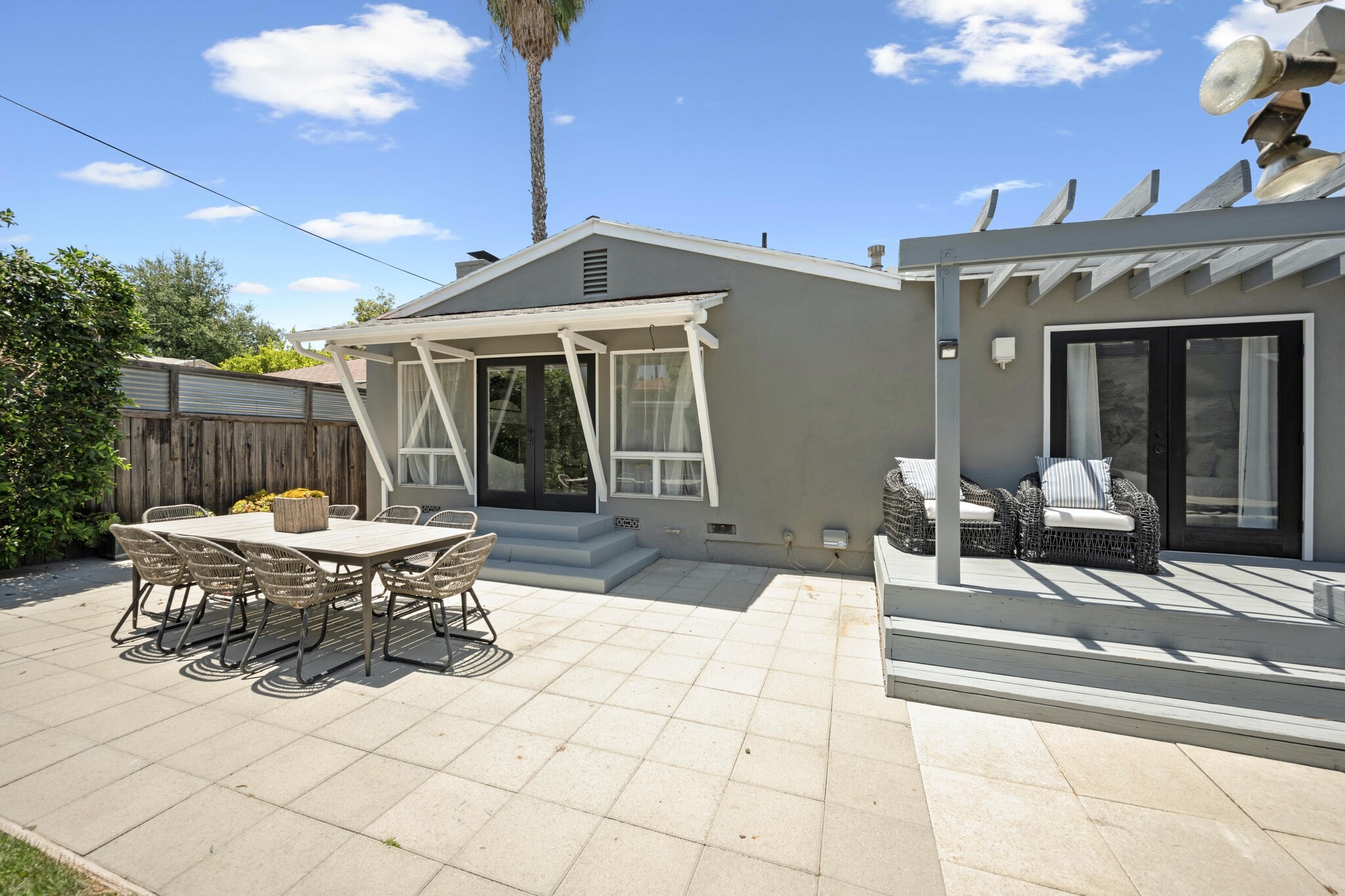 Building Photo - 4460 Stansbury Ave