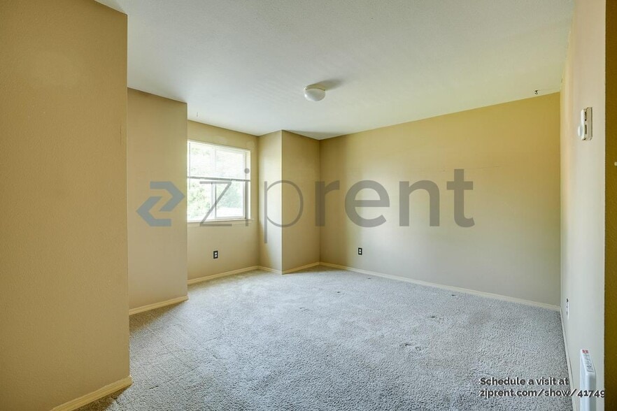 Building Photo - 936 24th St NE