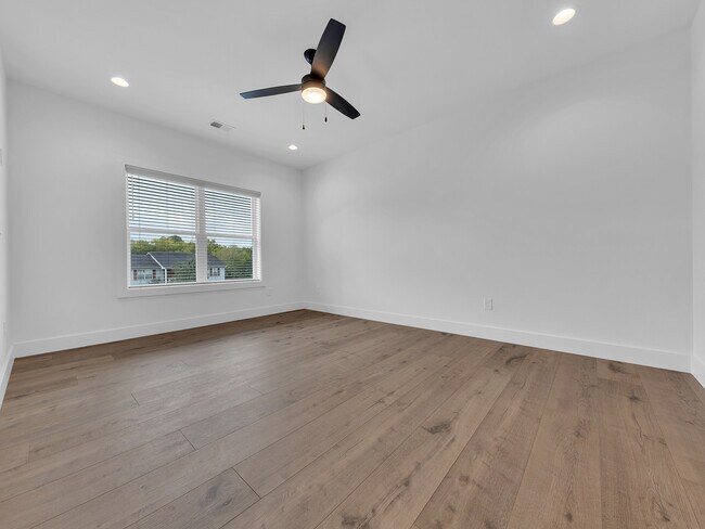 Building Photo - 252 River Valley Cir