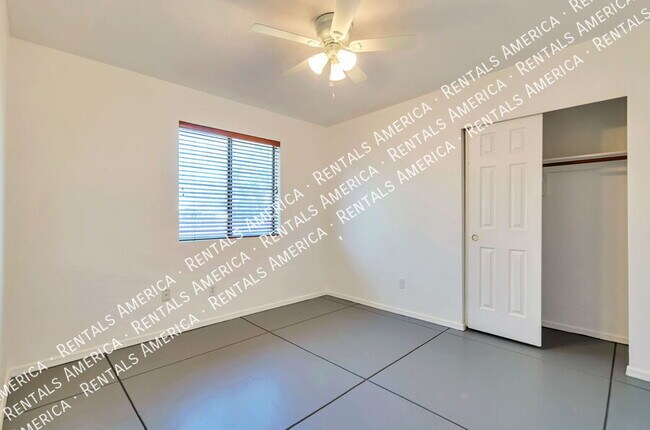 Building Photo - 1009 E Halcyon Rd