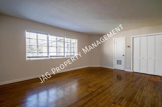 Building Photo - 2761 St Johns Ave