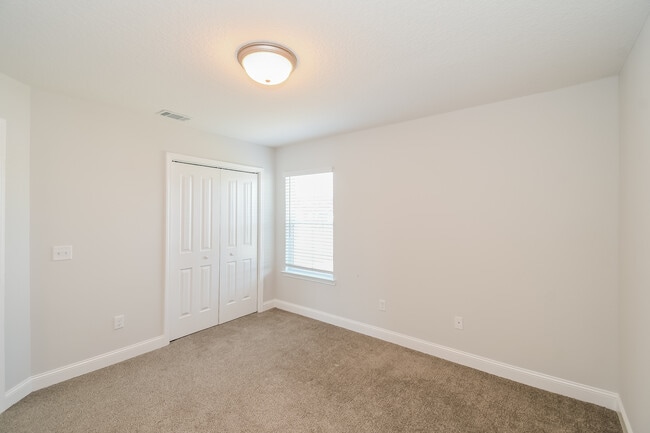 Building Photo - 812 Marne Blvd