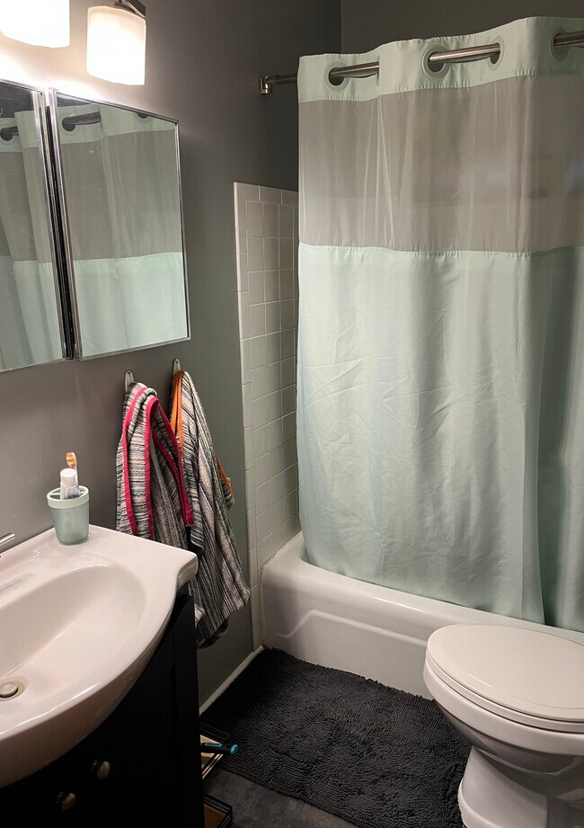 Building Photo - 304 Madison St