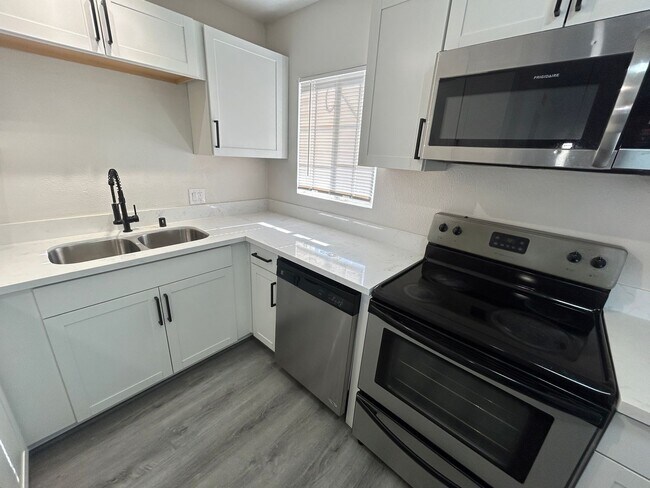 Building Photo - Single story home recently remodeled and centrally located.