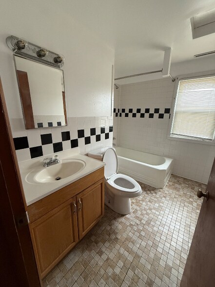 Building Photo - 1523 Melvin Ave