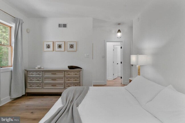 Building Photo - 851 Bacon Hall Rd