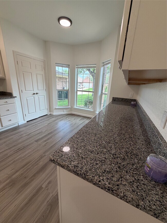 Building Photo - 2205 Highland Crossing Dr