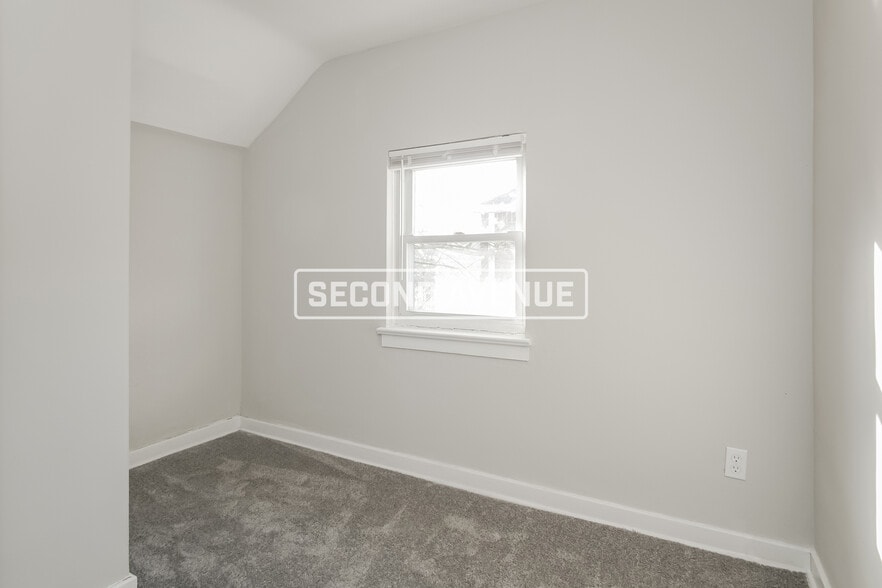 Building Photo - 610 Churchill Ave