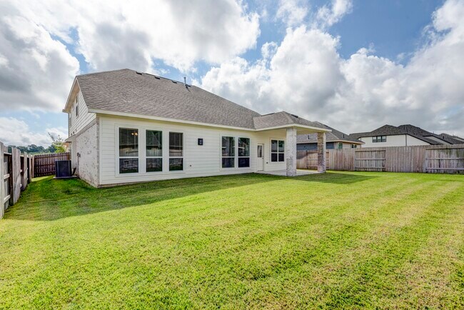 Building Photo - 173 Dina Ln