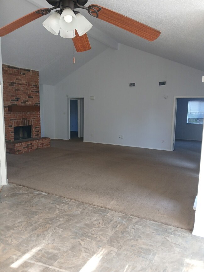 Building Photo - 10211 Golden Sunshine Dr