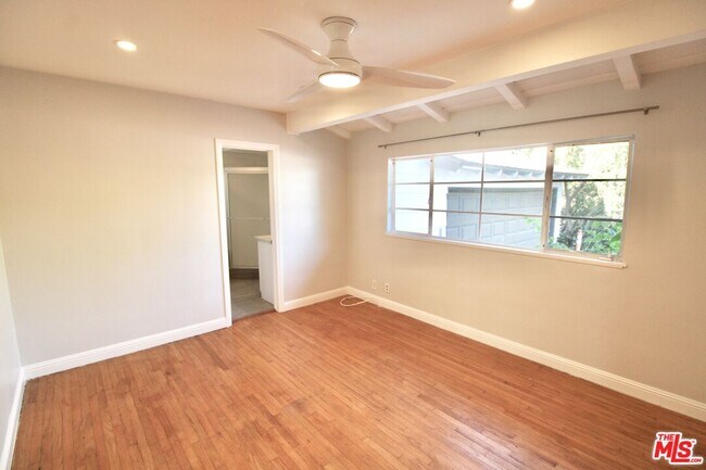 Building Photo - 5415 Coldwater Canyon Ave