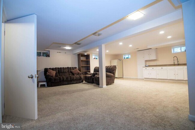 Building Photo - 2205 Parker Ave