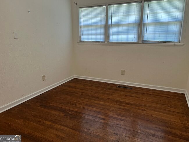 Building Photo - 1704 Woodrow Ave