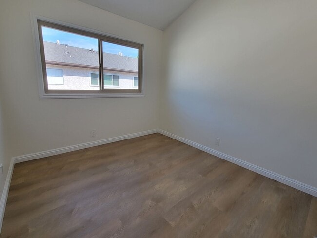 Building Photo - Torrance Townhouse for LEASE | 3 Bed/2 Bat...