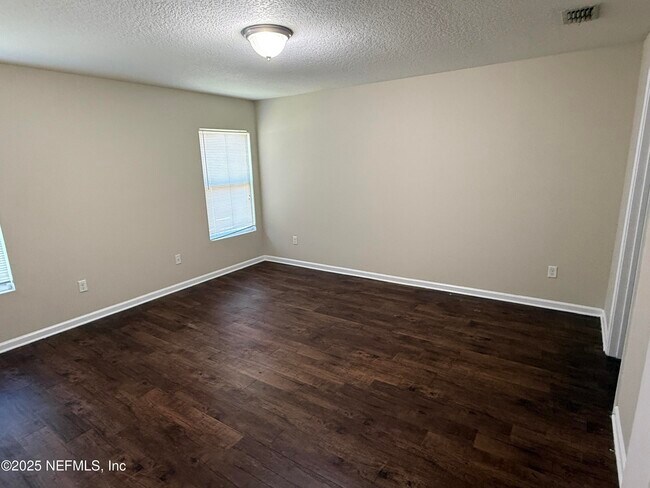 Building Photo - 8850 Southwest Ct