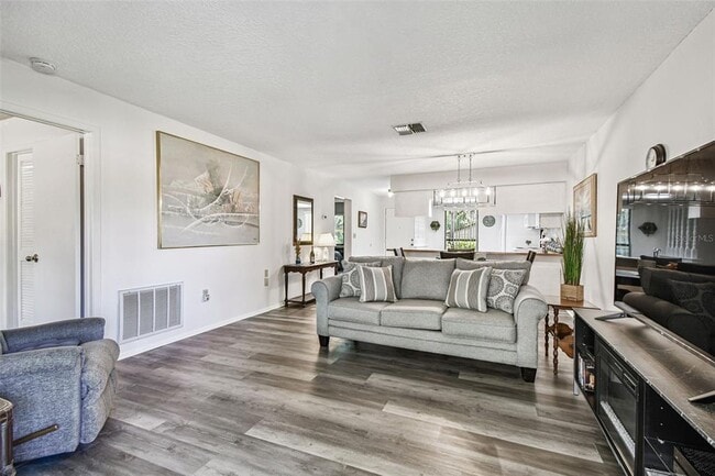 Building Photo - 7433 Greystone Dr