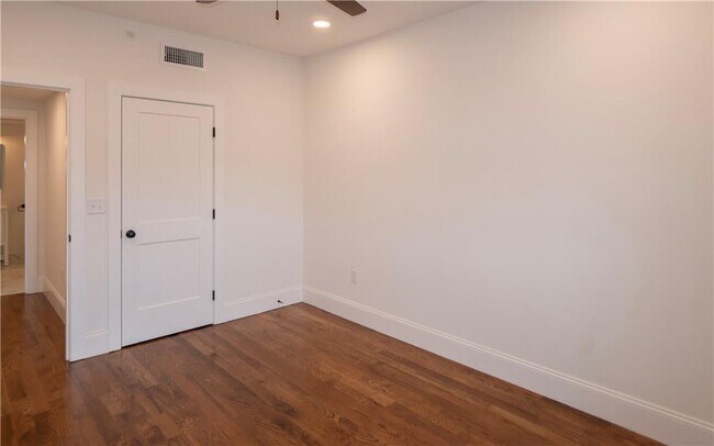 Building Photo - 15 Cranston Ave