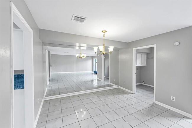 Building Photo - 14724 Perthshire Rd