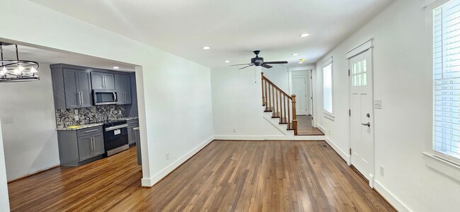 Building Photo - 707 Pegram Ln