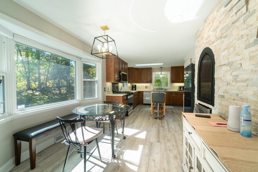 Breakfast Nook - 2778 Albany Ave