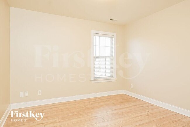 Building Photo - 649 Woodlake Park Dr