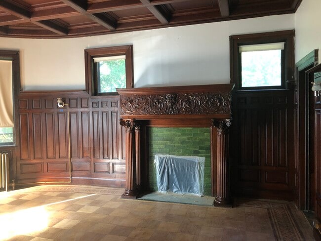 Building Photo - 317 Grand St