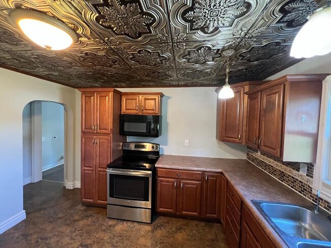 Building Photo - 3846 Blue Ridge Blvd