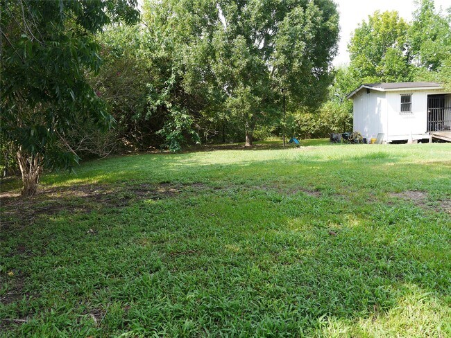 Building Photo - 16020 1/2 Sam Brookins St