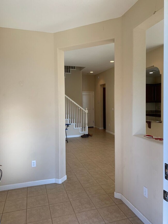 Building Photo - 1331 Violet Way