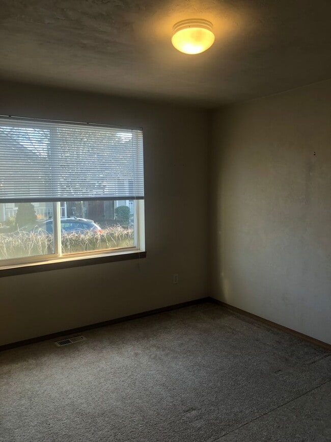 Building Photo - 2-Bedroom Duplex in Prime Corvallis Location!