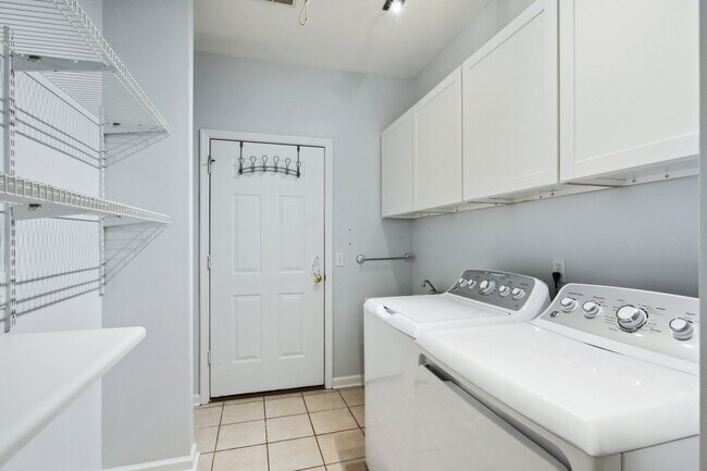 Building Photo - 173 Sumter Square