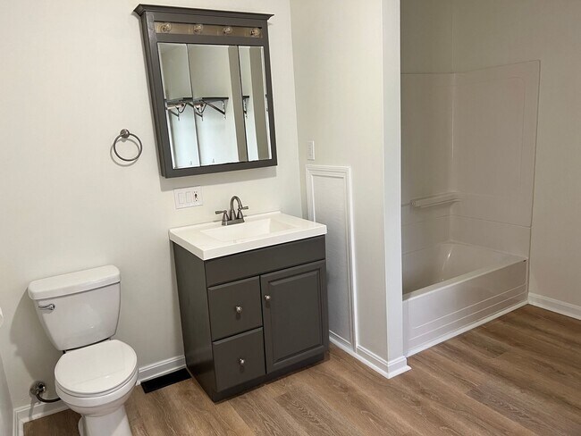 Building Photo - 17 Pheasant Dr