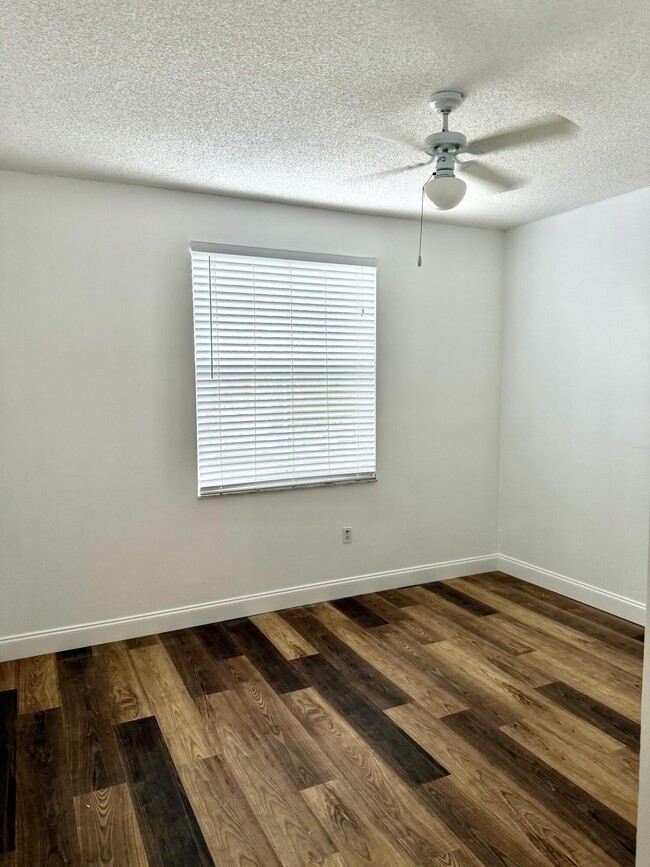 Building Photo - 2080 Greenview Shores Blvd