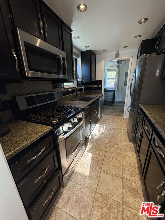 Building Photo - 2417 Andreo Ave