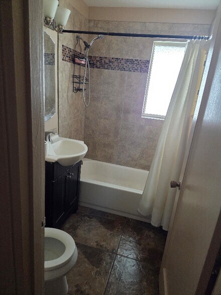 Building Photo - 2619 E 21st St