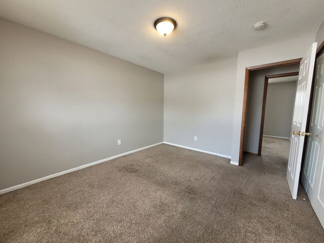 Building Photo - 1761-1763 E Lacona Avenue