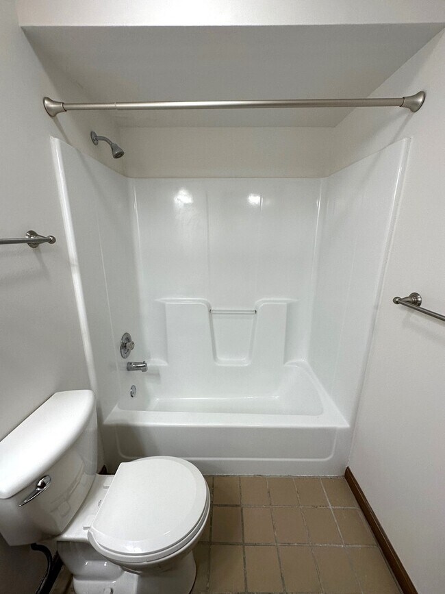 Building Photo - 730 N Seminary Ave