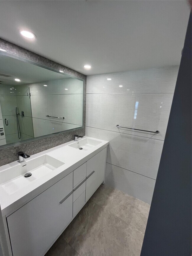 Building Photo - 3500 Galt Ocean Dr