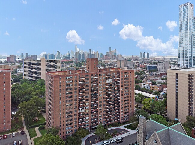 Building Photo - 10 Huron Ave