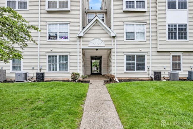 Building Photo - 21 Inverness Dr