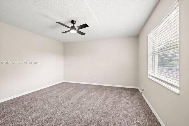 Building Photo - 1542 N Lawnwood Cir