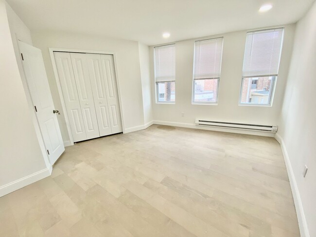 Building Photo - 2626 S Watts St.