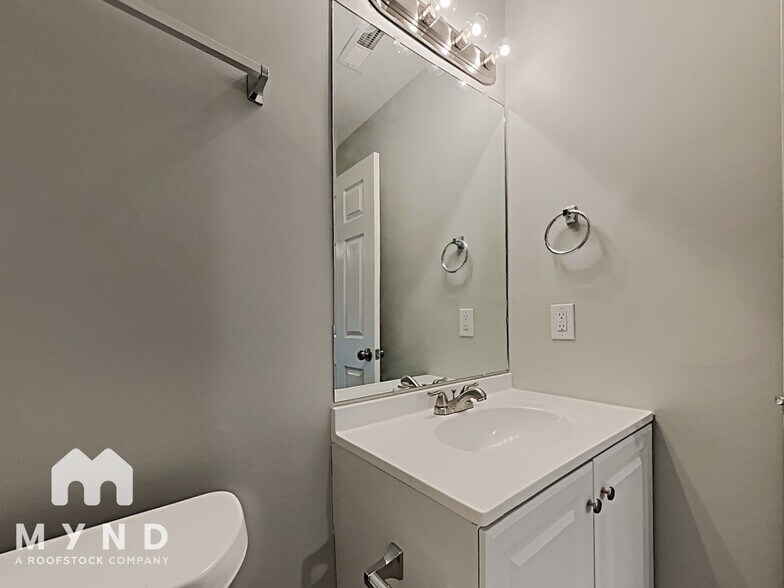 Building Photo - 1334 Reid St